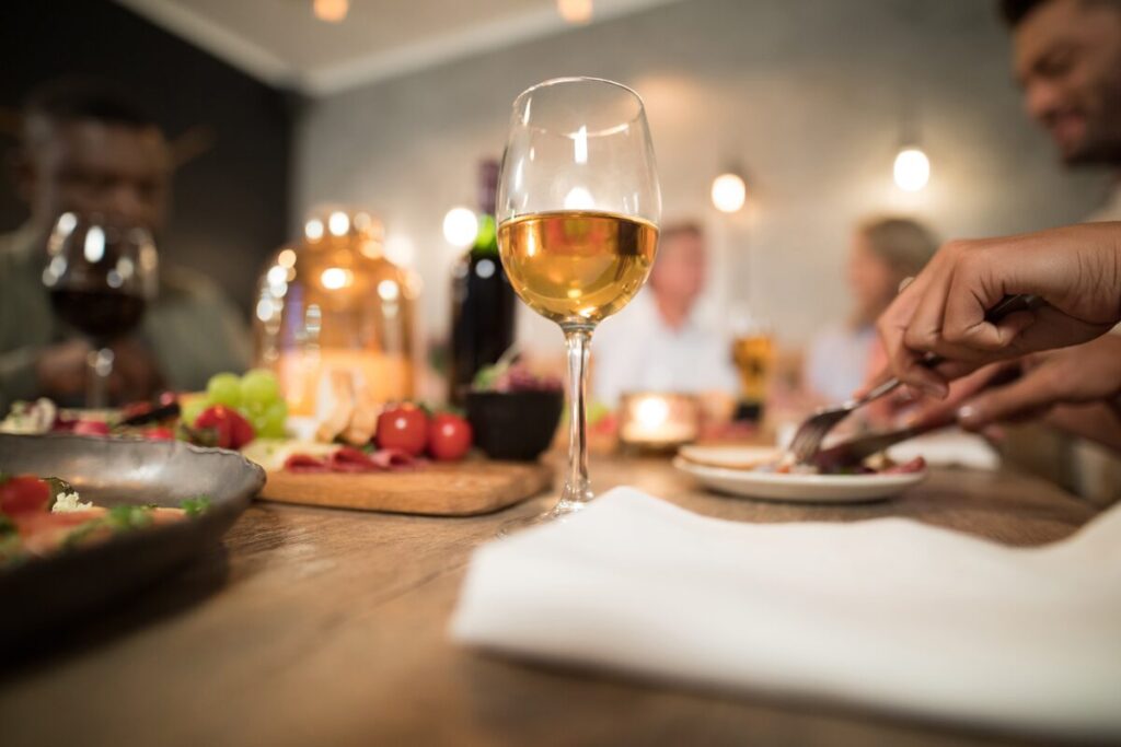 A Foodie’s Guide to Woodmont: Where to Eat, Sip, and Savor Milford’s Coastal Neighborhood